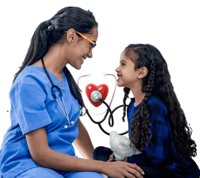 Médica sonriendo junto a una niña, con un estetoscopio en forma de corazón